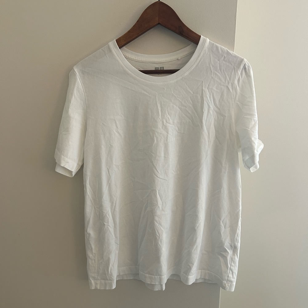 Uniqlo White Short Sleeve Crewneck Tee